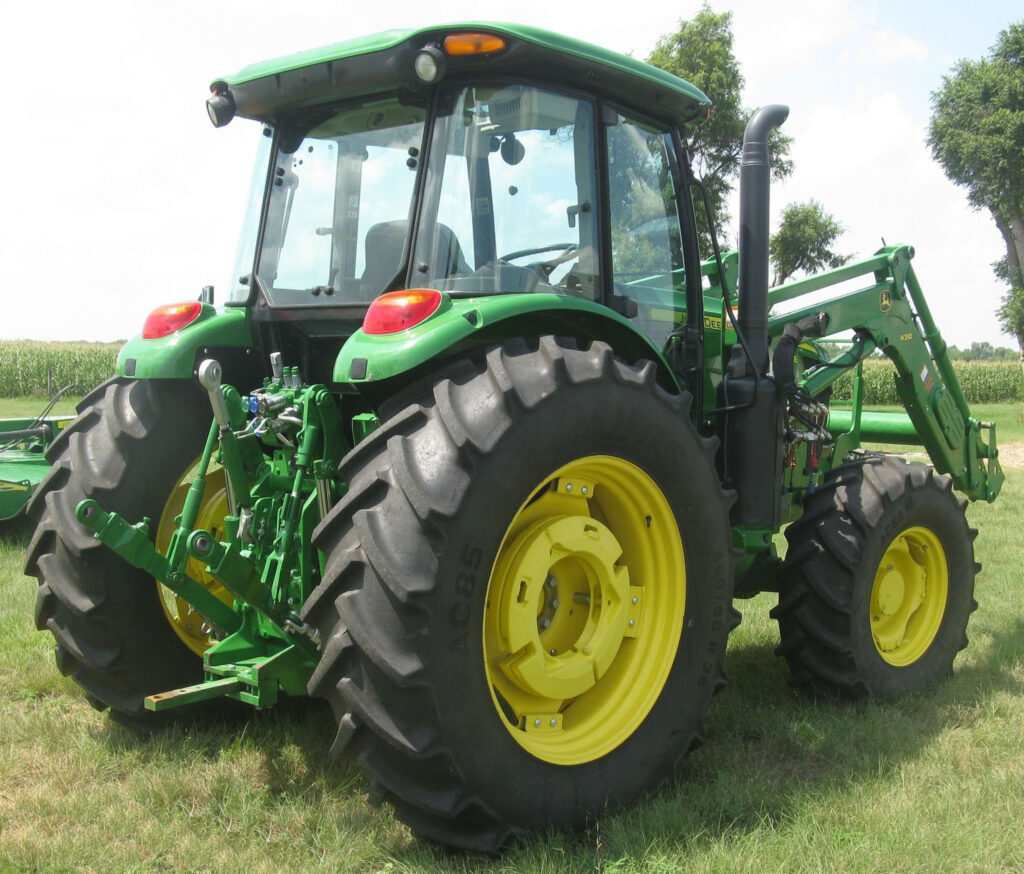 2017 John Deere  6120E MFWD